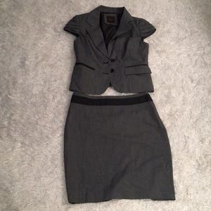 Gray stylish blazer w matching skirt